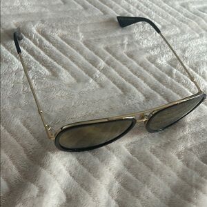 Black gold Gucci glasses